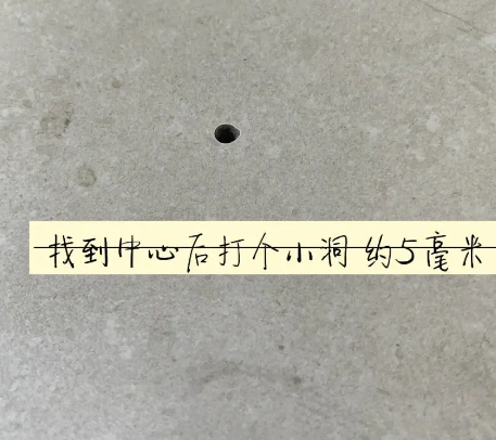 山东瓷砖空鼓维修公司专业解答在瓷砖铺贴过程中，如果砂料搅拌不均匀，将会带来以下问题