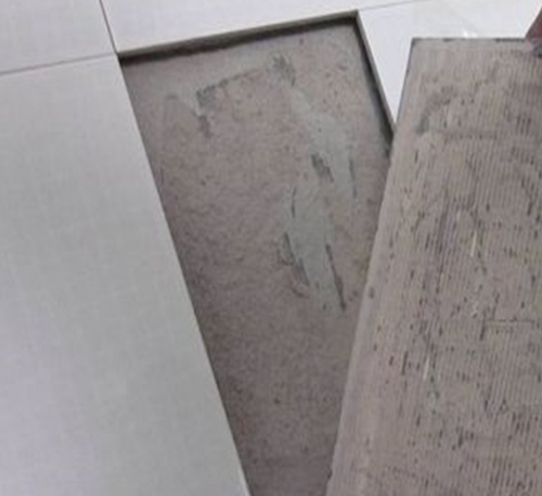 山东瓷砖空鼓维修公司分享瓷砖铺贴时如果打浆（即涂抹在瓷砖背面和基层上的砂浆或瓷砖胶）过少，会带来以下问题